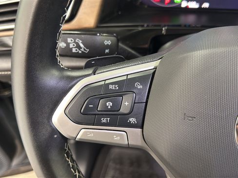 Used 2025 Volkswagen Atlas SE AWD/4WD image 17
