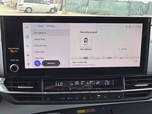 Certified 2025 Toyota Sienna XLE image 34