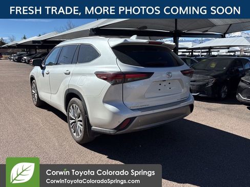 Used 2024 Toyota Highlander Platinum image 6