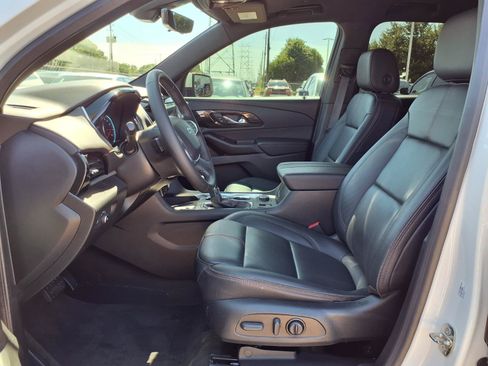 Used 2023 Chevrolet Traverse RS FWD image 17