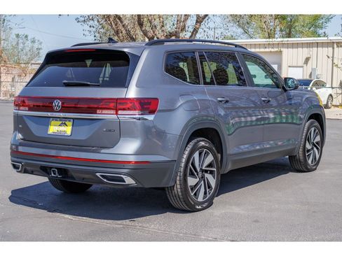 Used 2025 Volkswagen Atlas SE AWD/4WD image 3