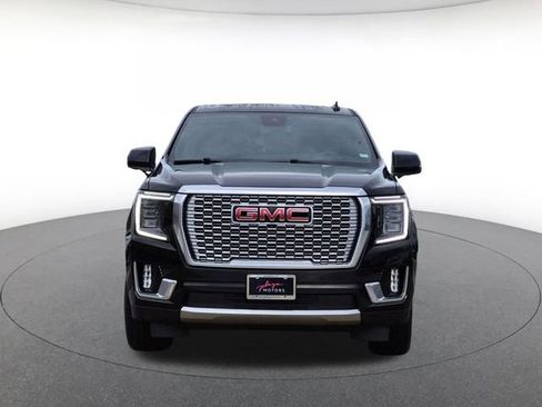 Used 2023 GMC Yukon XL Denali AWD/4WD image 2