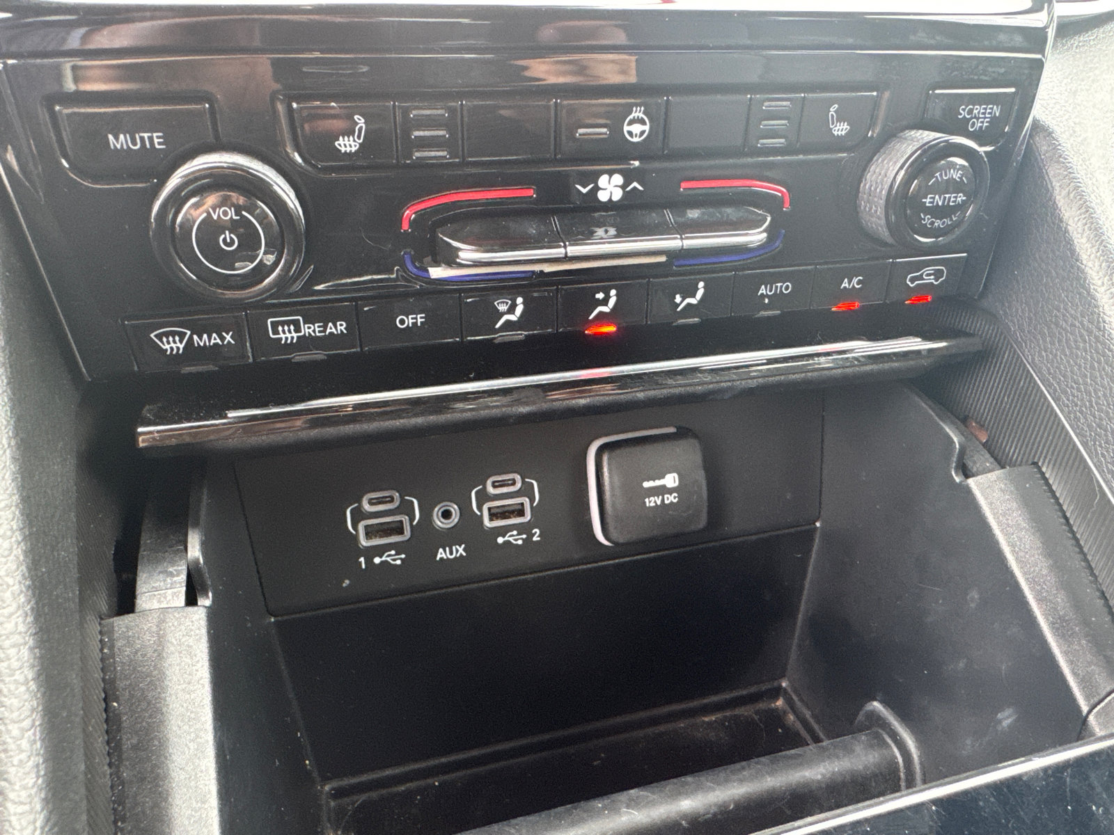 Used 2025 Jeep Grand Cherokee Limited AWD/4WD image 32