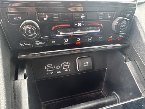 Used 2025 Jeep Grand Cherokee Limited AWD/4WD image 32