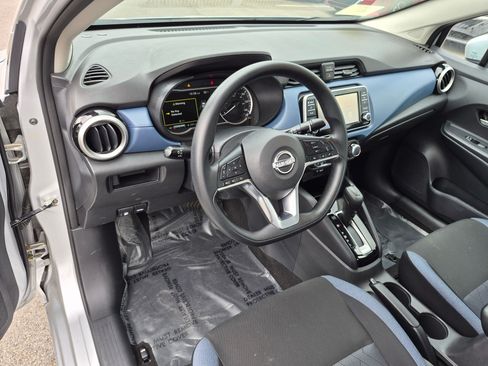 Used 2025 Nissan Versa SV w/ Trunk Package FWD image 16