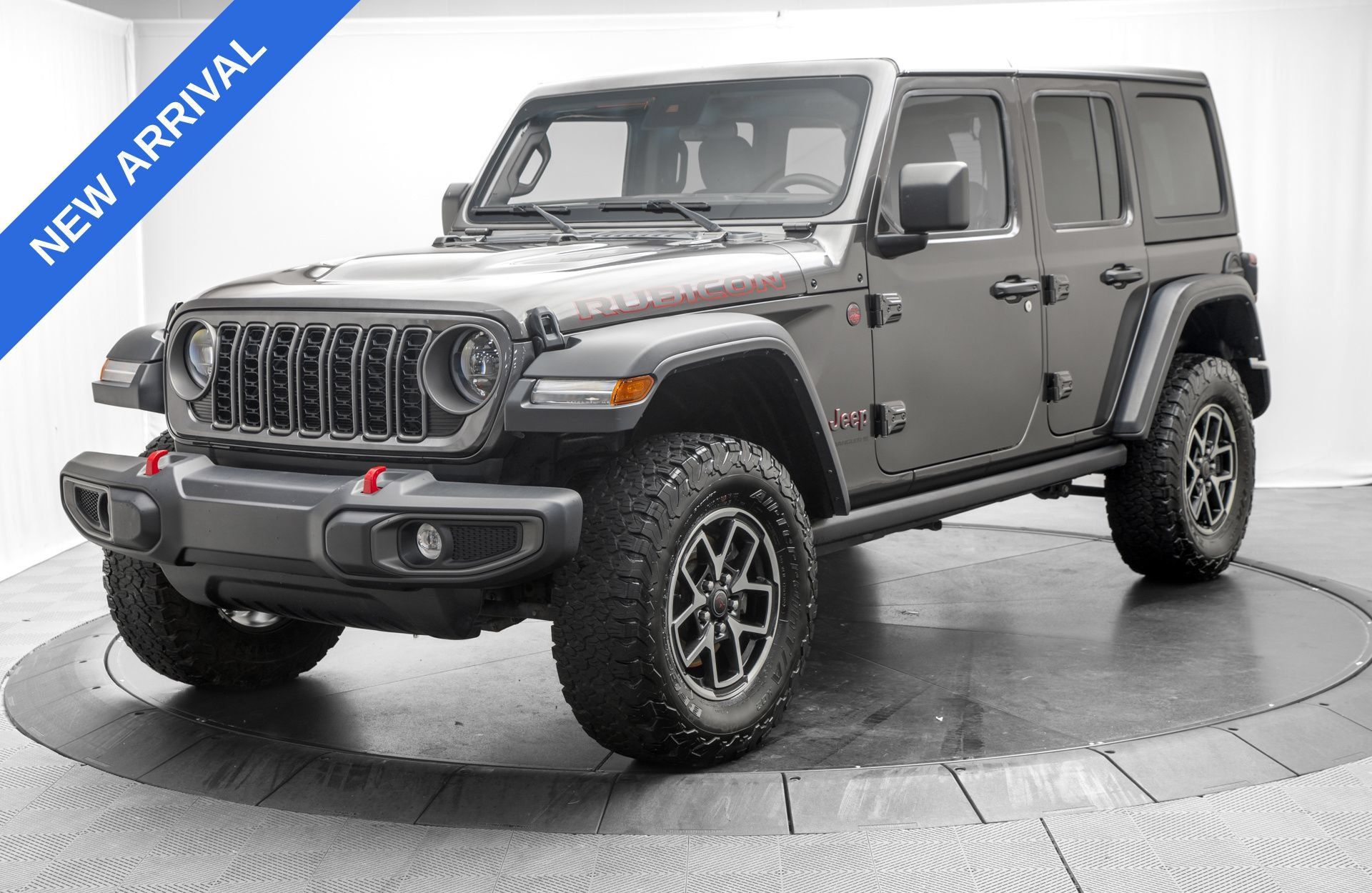 Used 2025 Jeep Wrangler Unlimited Rubicon AWD/4WD image 3