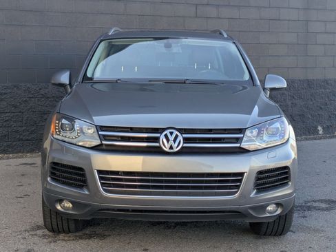Used 2014 Volkswagen Touareg TDI image 2
