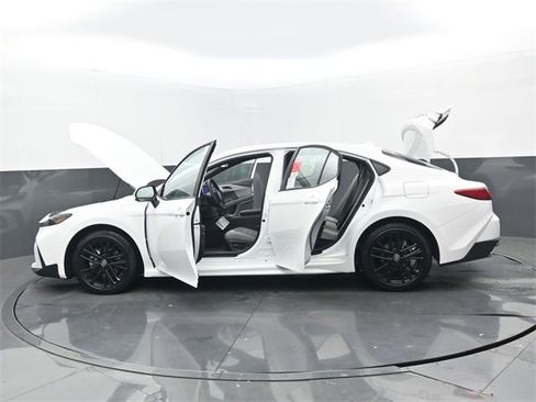 New 2026 Toyota Camry SE image 32