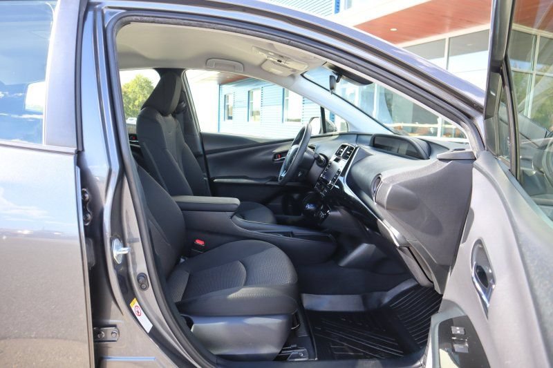 Used 2021 Toyota Prius LE FWD image 19