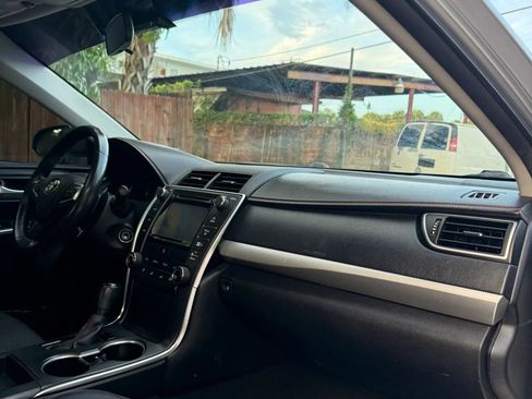 Used 2015 Toyota Camry SE w/ Moonroof Package FWD image 13