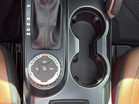 Used 2024 Ford Bronco Outer Banks AWD/4WD image 19