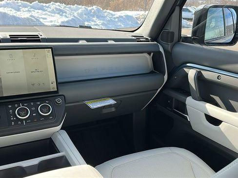 New 2026 Land Rover Defender 110 X-Dynamic SE image 23
