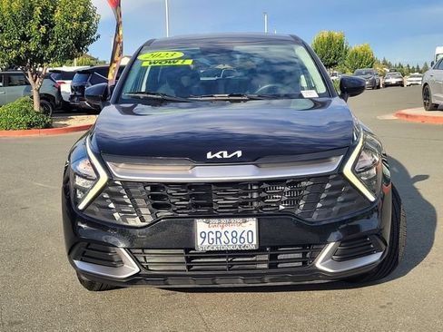 Used 2023 Kia Sportage LX FWD image 2
