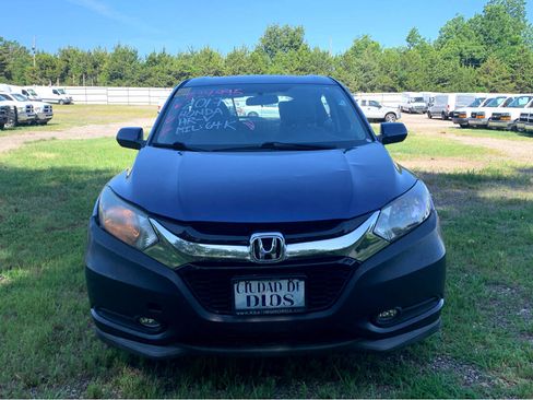 Used 2017 Honda HR-V LX image 2