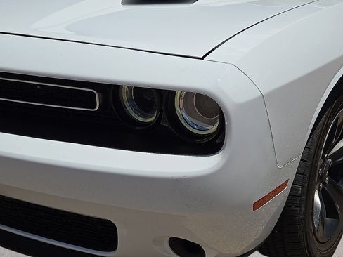 Used 2016 Dodge Challenger SXT RWD image 10
