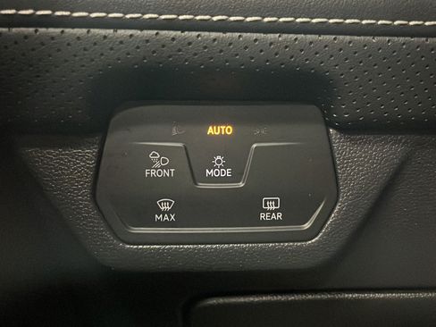 Used 2024 Volkswagen Atlas Cross Sport SEL R-Line AWD/4WD image 34