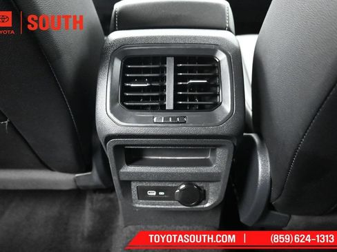 Used 2024 Volkswagen Tiguan SE AWD/4WD image 28