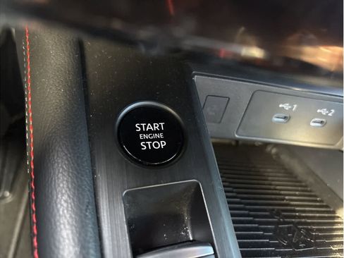 Used 2025 Nissan Kicks SR image 10