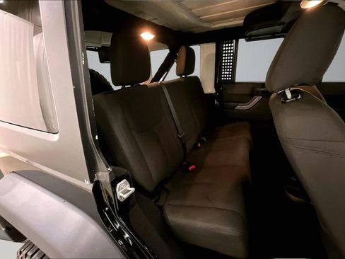 Used 2018 Jeep Wrangler Unlimited Sport S image 25