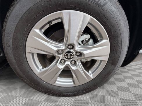 Used 2025 Toyota RAV4 XLE w/ Convenience Package FWD image 16