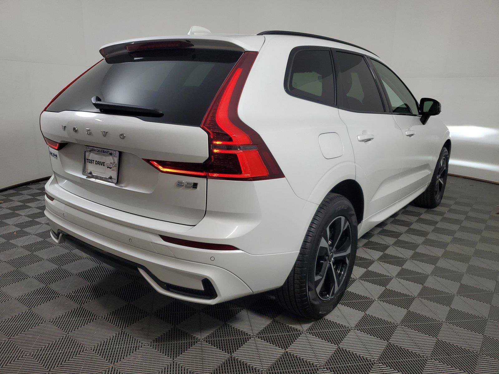 Used 2026 Volvo XC60 B5 Core w/ Climate Package AWD/4WD image 6