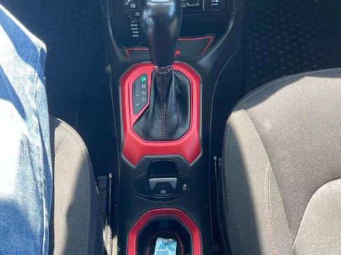 Used 2016 Jeep Renegade Trailhawk AWD/4WD image 19
