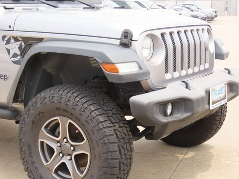 Used 2018 Jeep Wrangler Unlimited Sport S AWD/4WD image 6