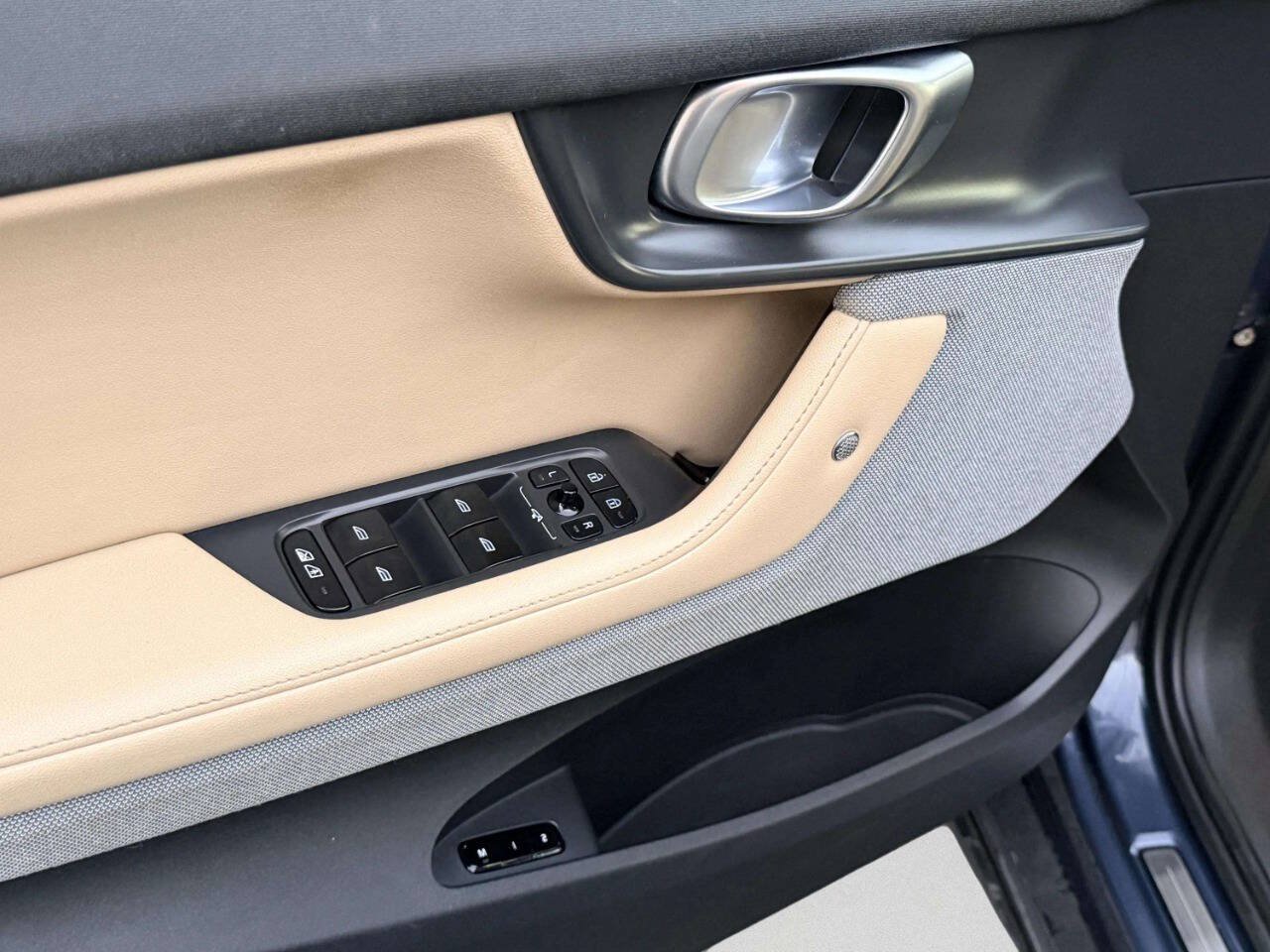 Used 2022 Polestar Polestar 2 w/ Performance Package AWD/4WD image 17