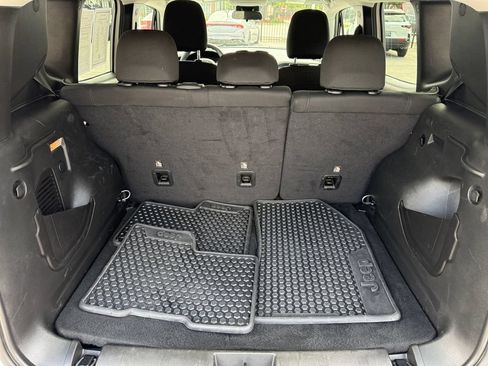 Used 2023 Jeep Renegade Latitude AWD/4WD image 23