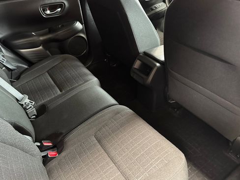 Certified 2025 Honda HR-V LX image 29