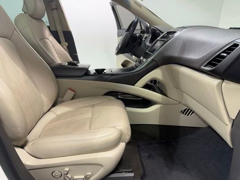 Used 2019 Lincoln Nautilus Reserve image 25