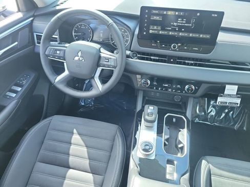 New 2026 Mitsubishi Outlander SE FWD image 16