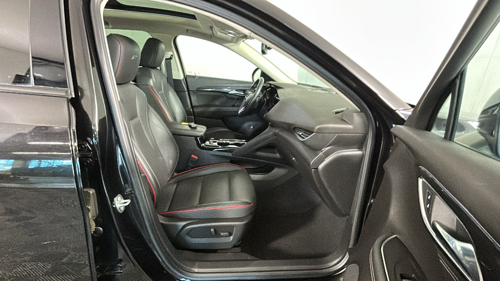 Used 2023 Buick Envision Essence w/ Sport Touring Package FWD image 37