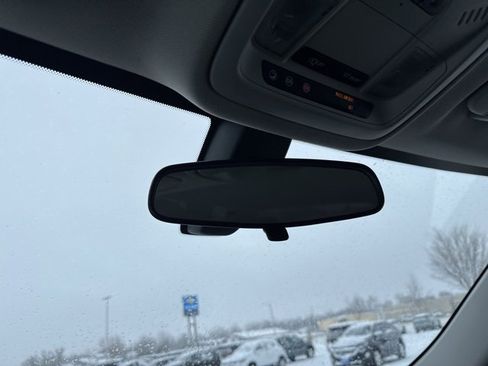 Used 2018 Chevrolet Traverse LT image 19