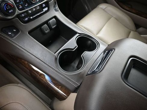 Used 2020 Chevrolet Tahoe LT w/ Luxury Package RWD image 28