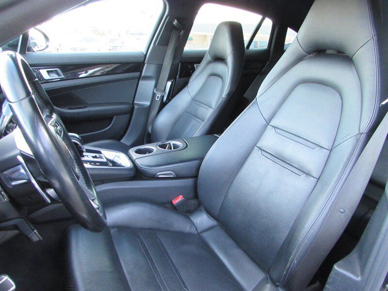 Used 2018 Porsche Panamera image 10