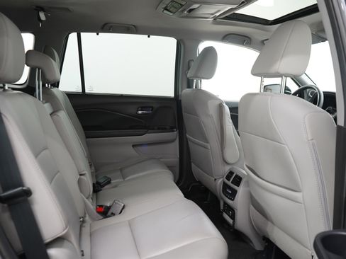 Used 2017 Honda Pilot Touring image 15