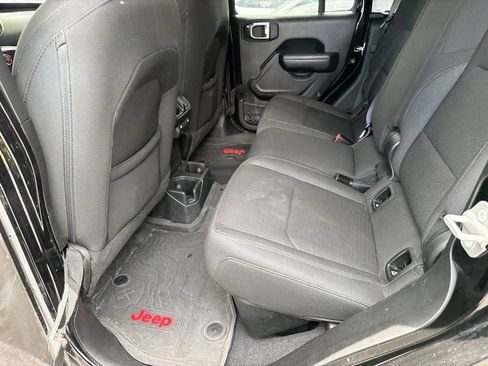 Used 2023 Jeep Gladiator Sport AWD/4WD image 8