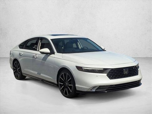 Used 2023 Honda Accord Touring image 3