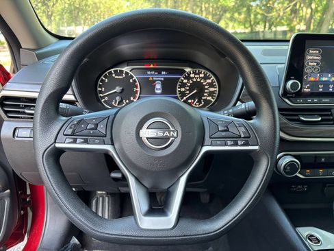 Used 2025 Nissan Altima 2.5 SV FWD image 28