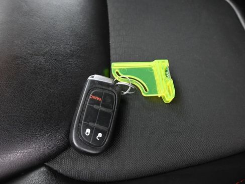 Used 2019 Jeep Cherokee Trailhawk AWD/4WD image 51