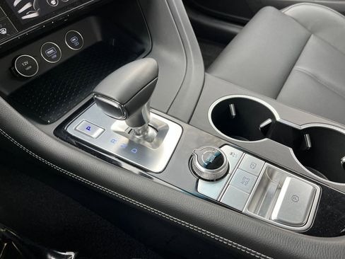 Used 2025 Genesis G70 2.5T image 41