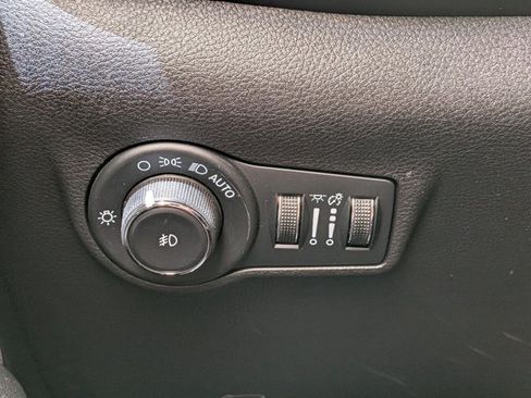 Used 2023 Jeep Compass Latitude AWD/4WD image 9