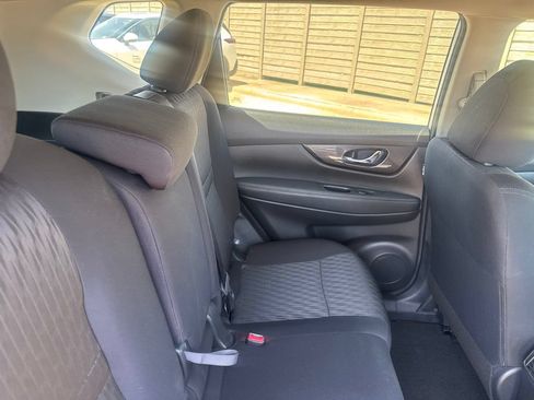 Used 2020 Nissan Rogue SV FWD image 28
