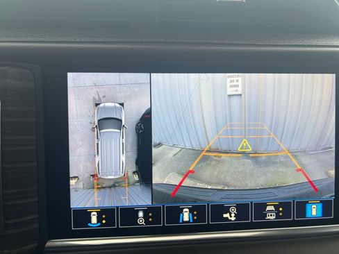 Used 2021 GMC Yukon Denali w/ Denali Premium Package image 21