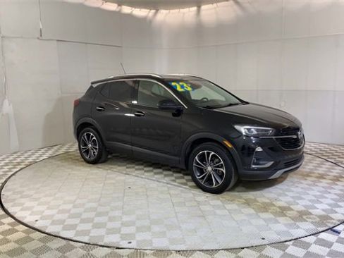 Used 2023 Buick Encore GX Essence image 2