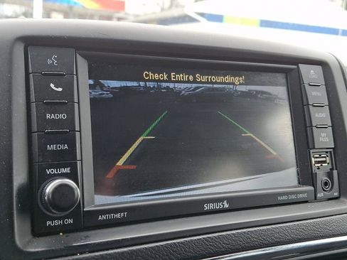 Used 2019 Dodge Grand Caravan SE image 18