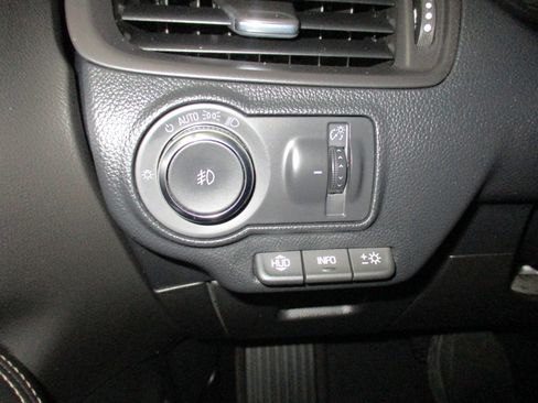 Used 2023 Buick Envision Preferred image 5