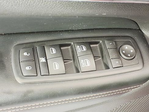 Used 2017 Jeep Grand Cherokee Limited AWD/4WD image 15