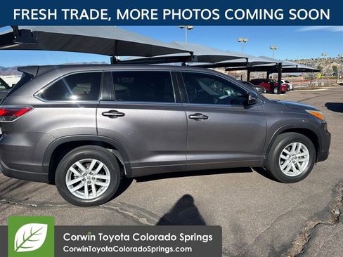 Used 2015 Toyota Highlander LE image 8